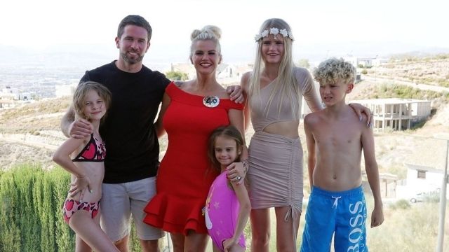 Kerry with Ryan and four of her five children on holiday back in August 2020. (Image credit: BackGrid)