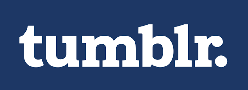 Tumblr ecris en blanc sur fond bleu marine