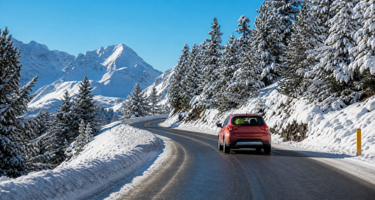 travel-insurance-comparison-winter-road-750x400