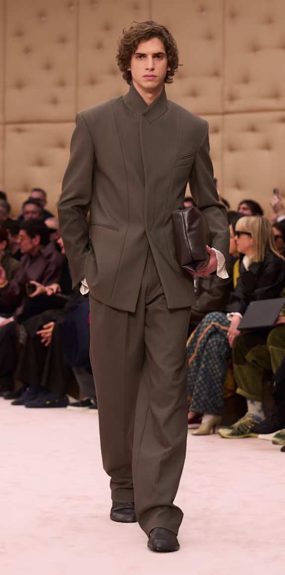 modulo-key-looks-fashion-show-fw26-column-module-carousel-img-4