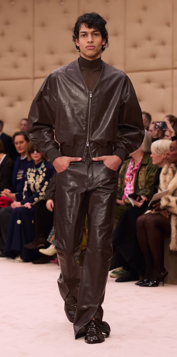 modulo-key-looks-fashion-show-fw26-column-module-carousel-img-5