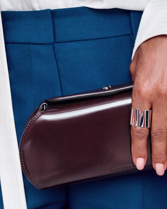 Editorial - Party Look-grid-guest1-cl-md-8-img