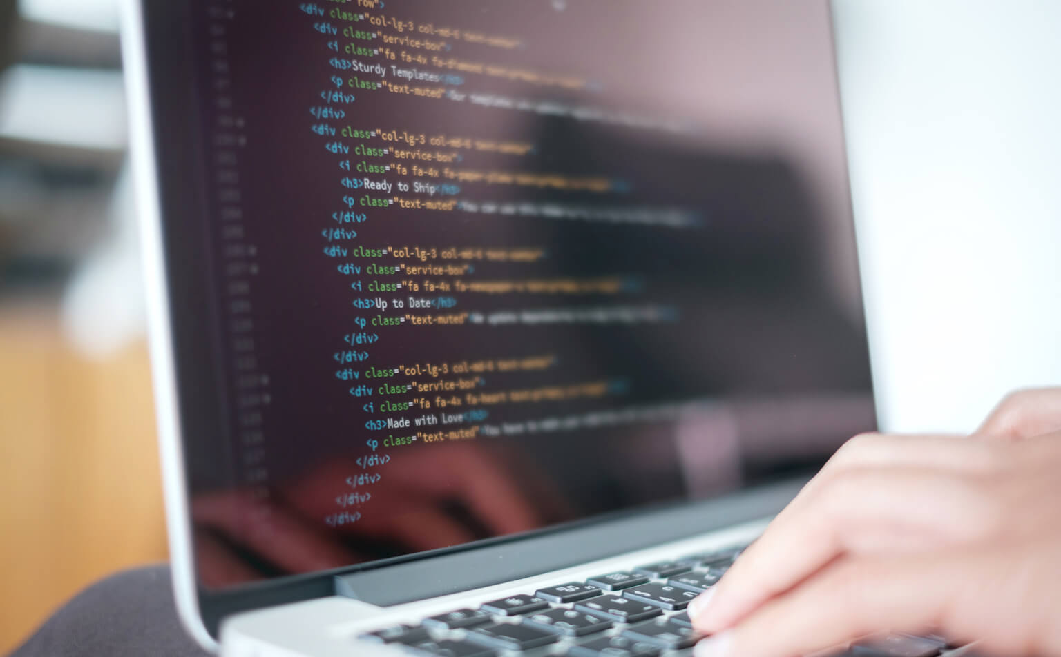 【用語解説】HTMLコーディングとは?マーケターが知っておきたい基礎とサイト更新の効率化事例を紹介