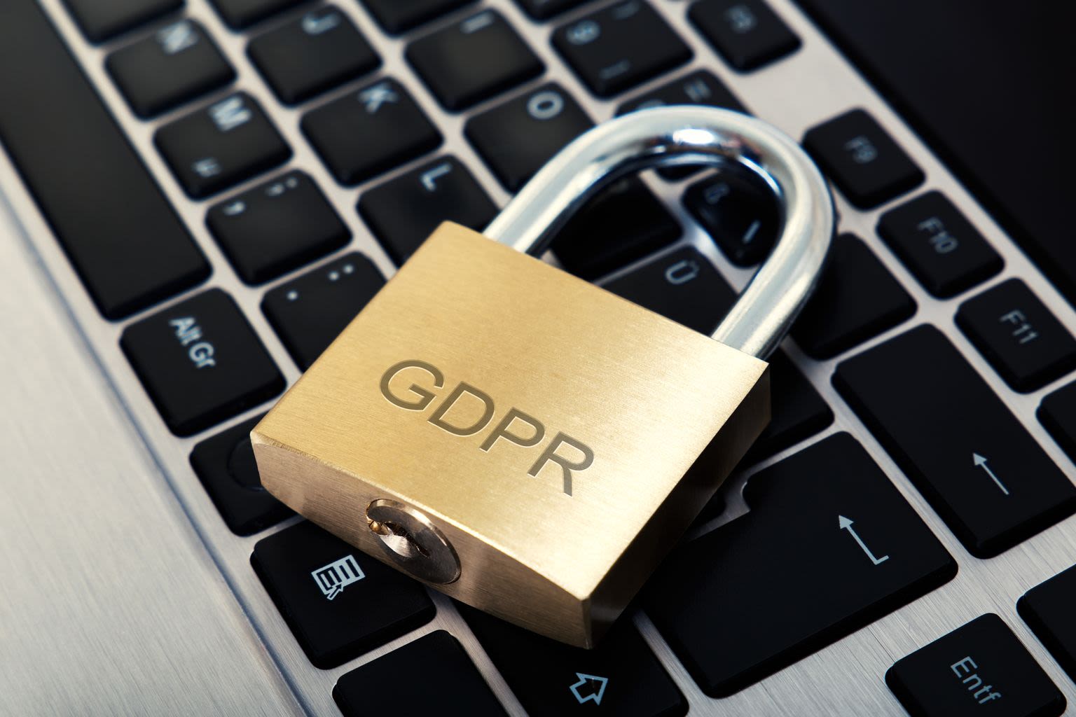 【用語解説】GDPRとは?個人データを守るために知っておきたい概要と対応すべきポイントをわかりやすく解説
