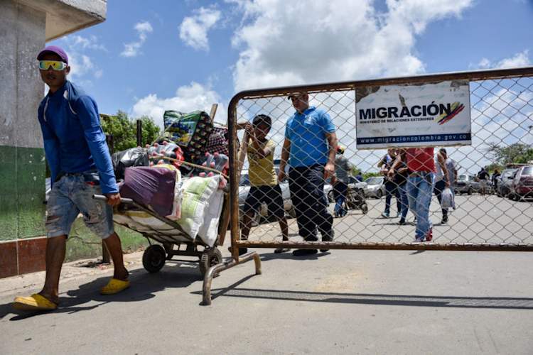 Venezuelan people cross the border between Colombia and Venezuela on June 09, 2019 in Paraguachon, Colombia.