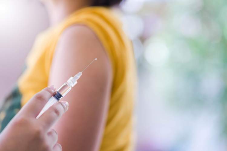 doctor getting ready to give patient vaccine