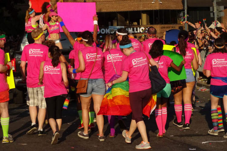 Marchers with Planned Parenthood t-shirts