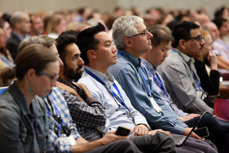 Attendees observe a session at IDWeek 2017