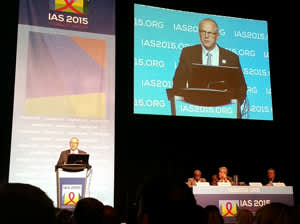 Jens Lundgren, M.D., starts speaking about START, as his top fellow investigators look on.