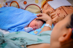 No mother wants to pass a disease to her child. (Credit: Shutterstock)