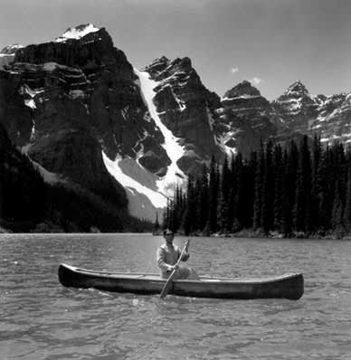 Tseng Kwong Chi, Lake Moraine, Northwest Territories, 1986