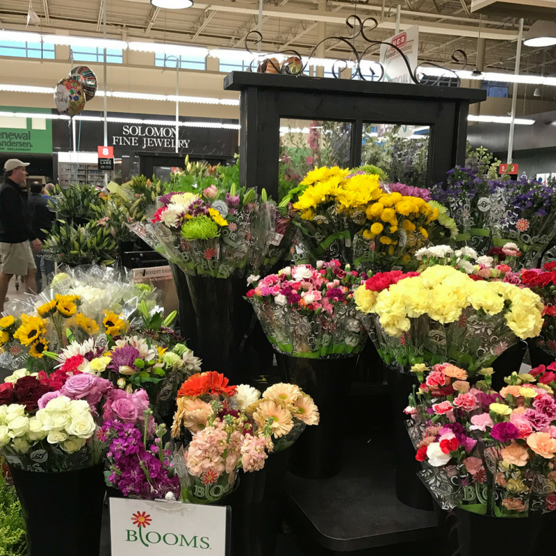 Choosing flowers for an Easy Flower Arrangement for an Apartment