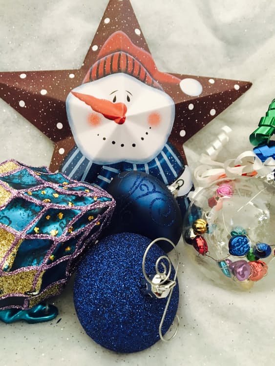 7 ways to spread holiday cheer to your neighbors