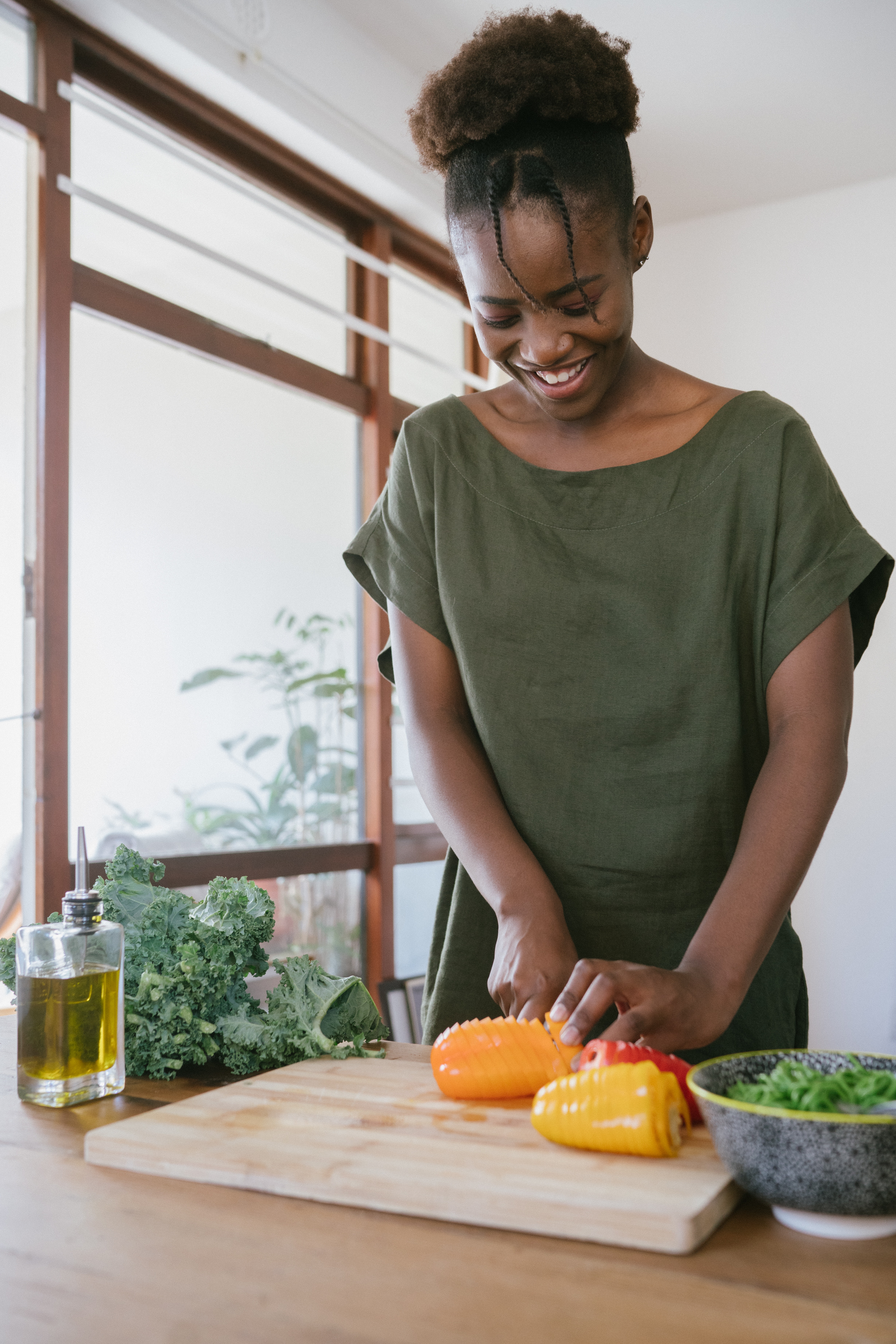 28698466-woman-in-green-tank-top-holding-orange-bell-pepper-3622643.jpg