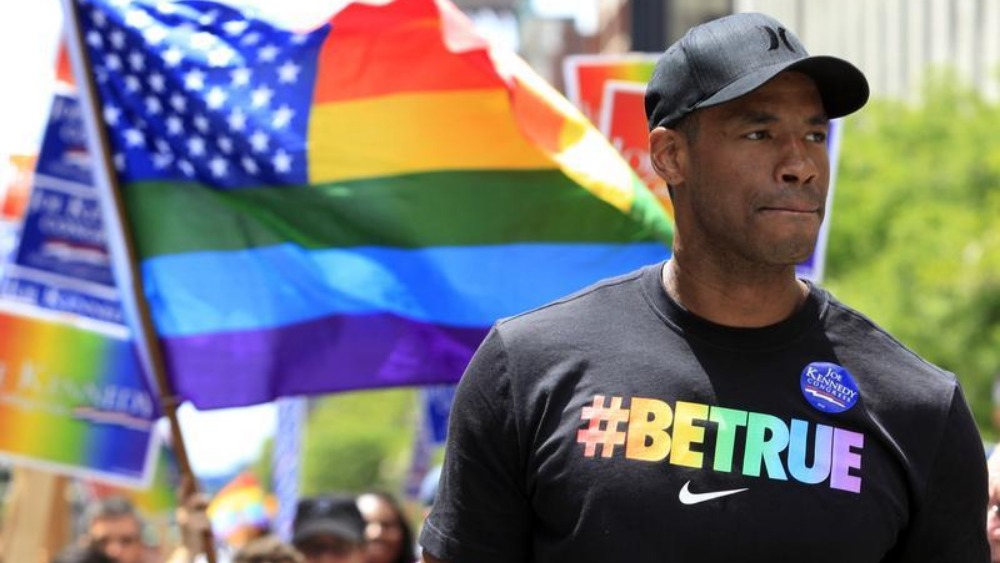 Jason Collins Becomes First Openly Gay Player In Nba Itv News