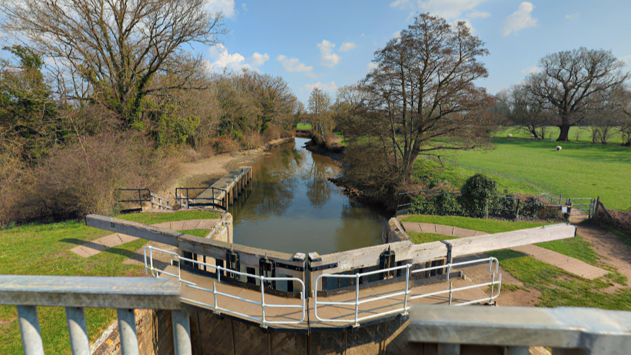 Police Hunt For Naked Men After String Of Indecent Exposures By River