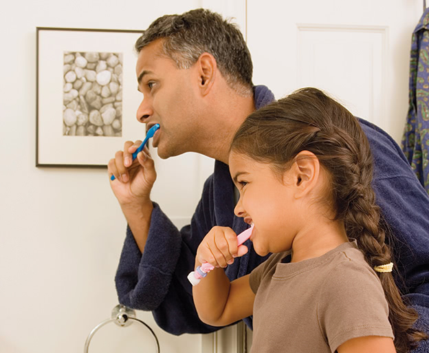 Girl-and-dad-brush-teeth