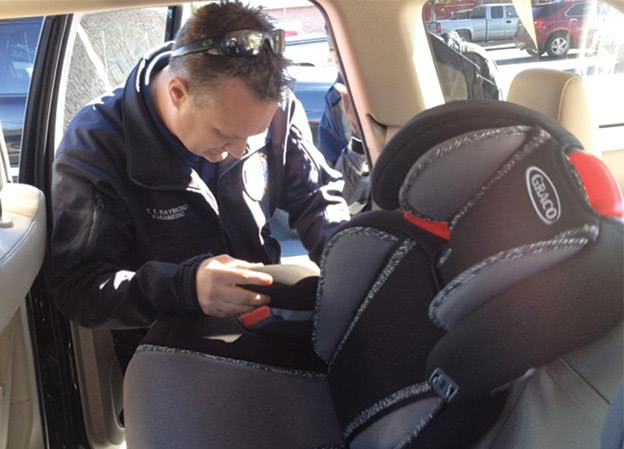 Fireman-inspects-carseat