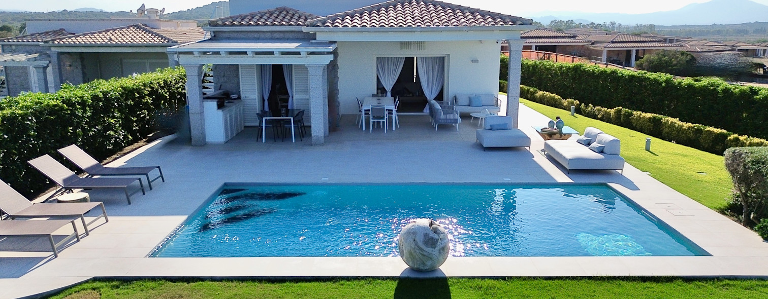The exteriors of an exclusive pool villa in Sardinia, managed by Wonderful Italy