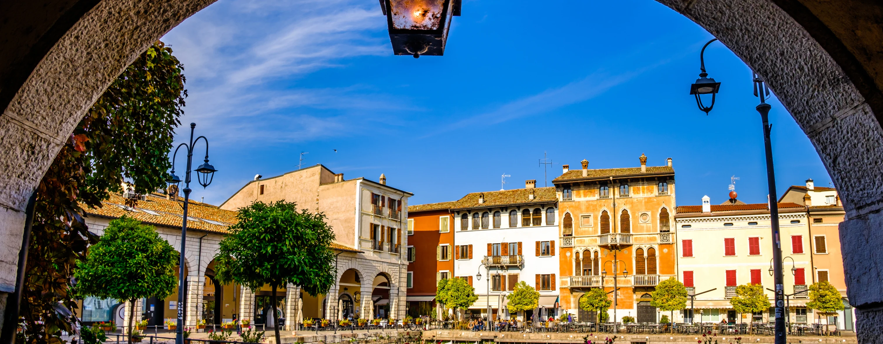 Glimpse of the town of Desenzano del Garda