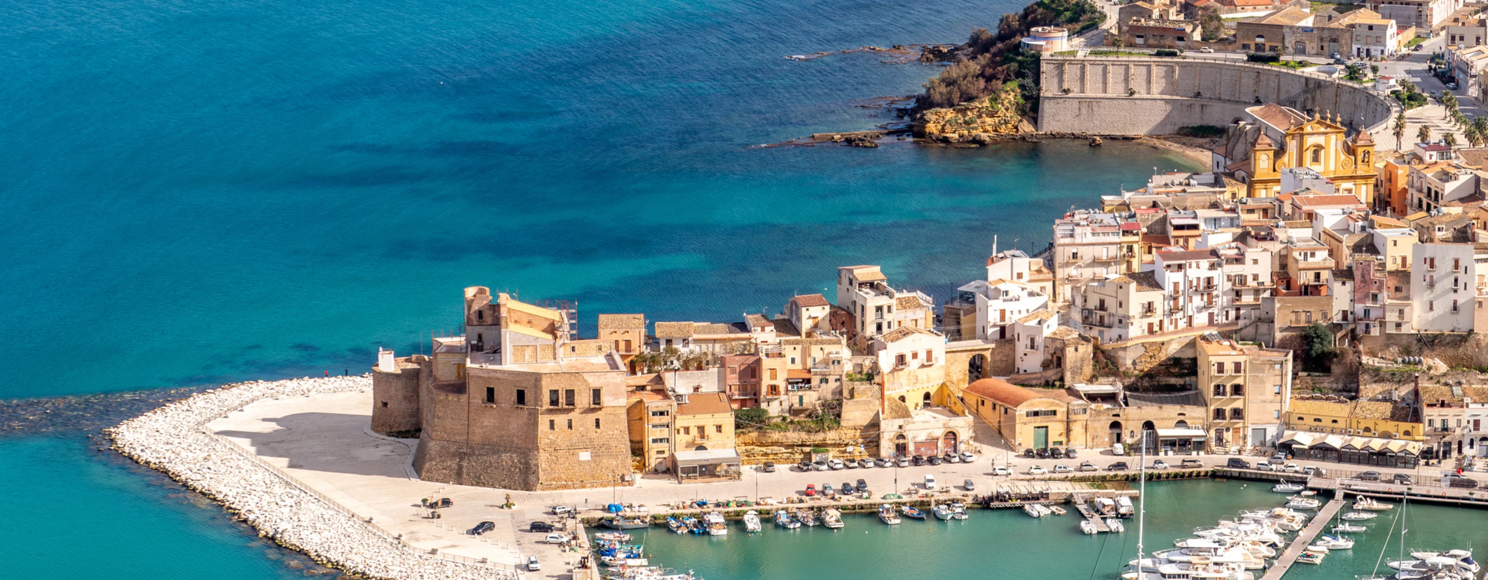 Vista di Castellammare del Golfo dal mare