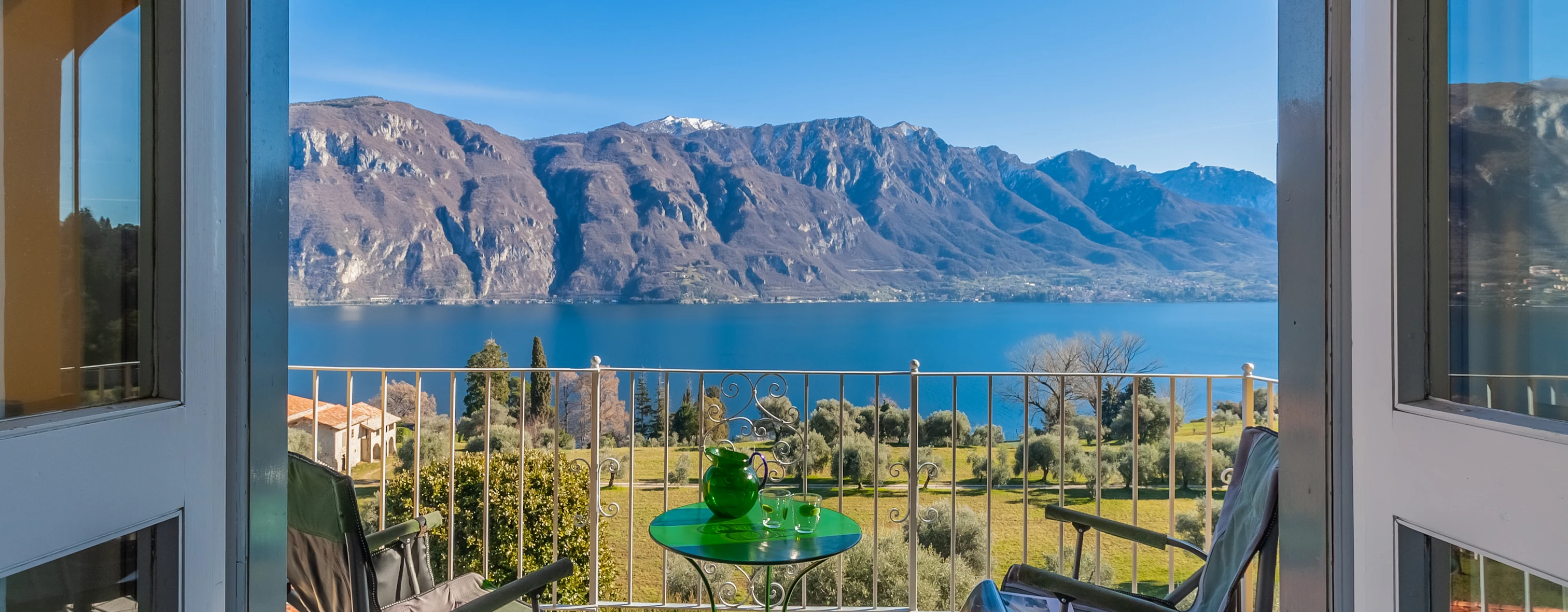 Vista del lago di Como da una terrazza di una casa gestita da Wonderful Italy