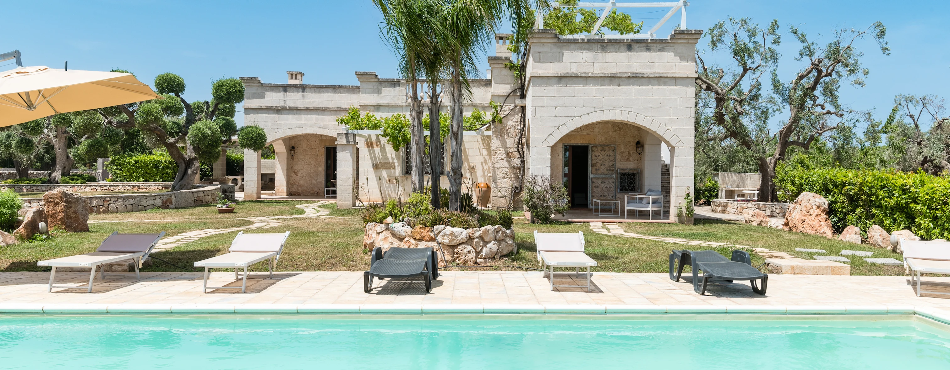 Exterior of a villa with swimming pool in Puglia
