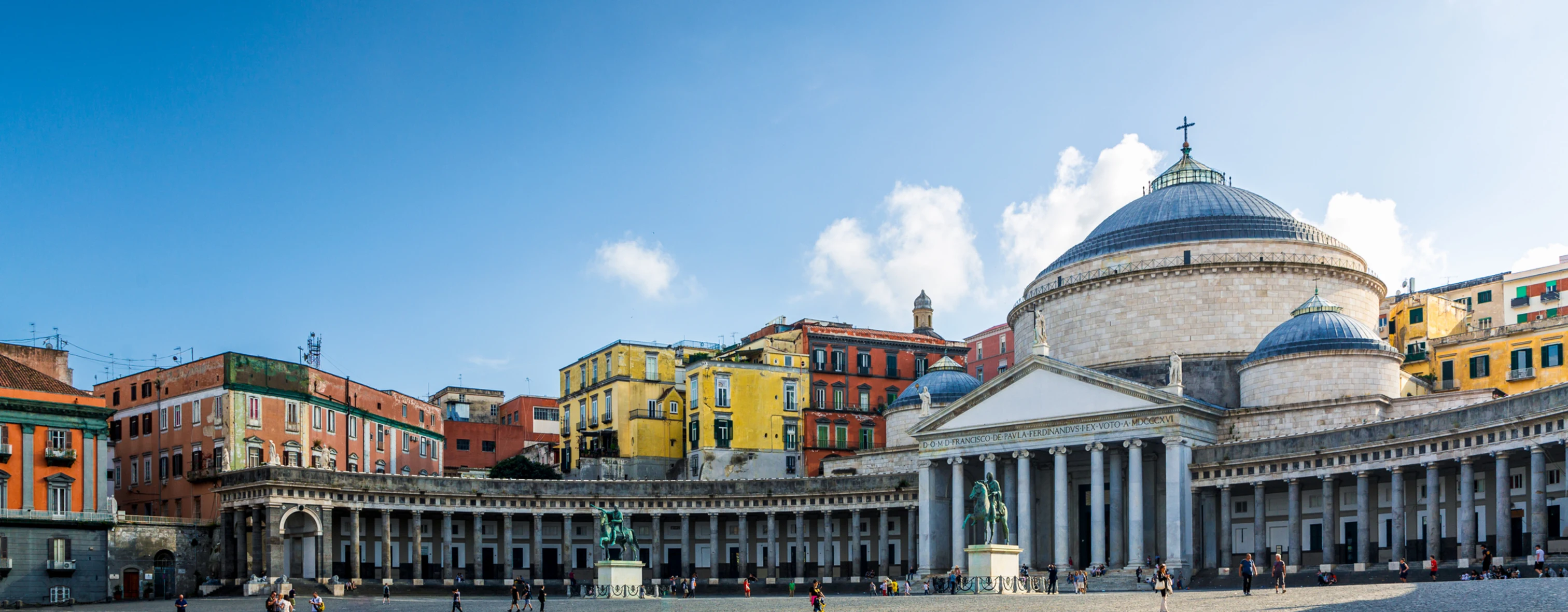 Piazza del Plebiscito a Napoli