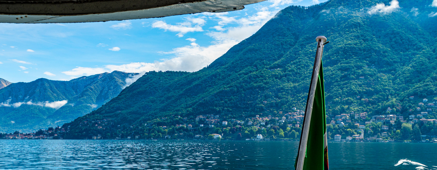 Lezzeno sul Lago di Como visti da una barca