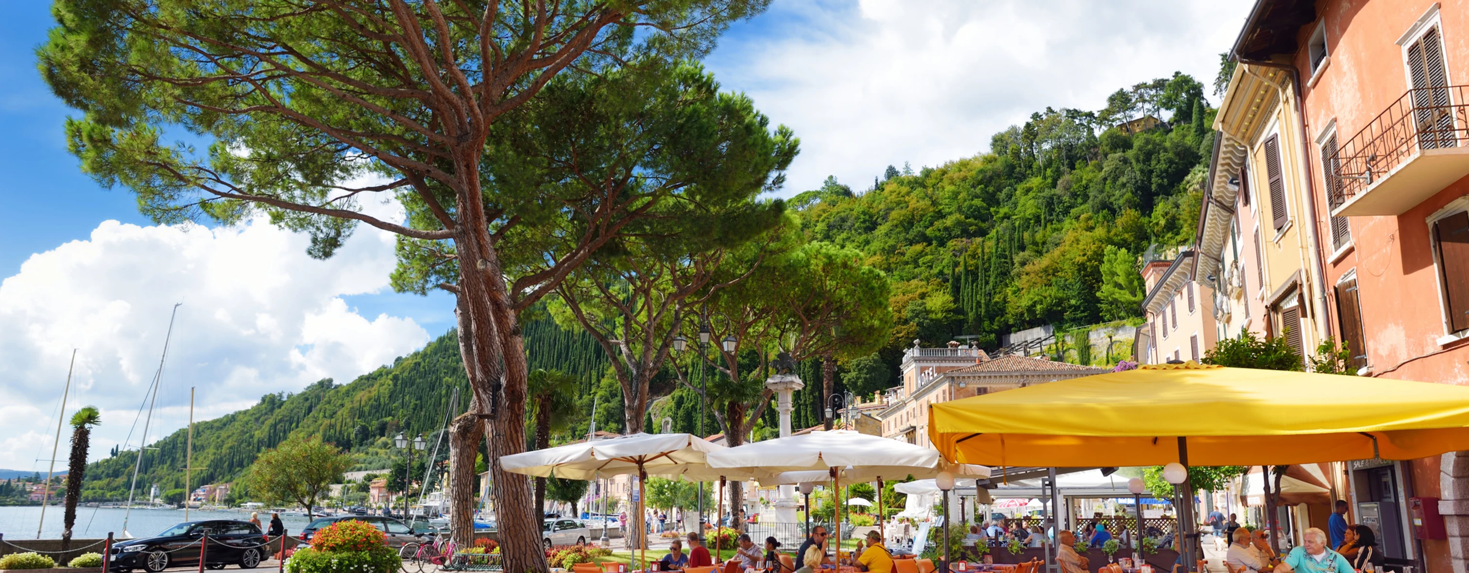 Glimpse of a lakeside bar in Toscolano-Maderno