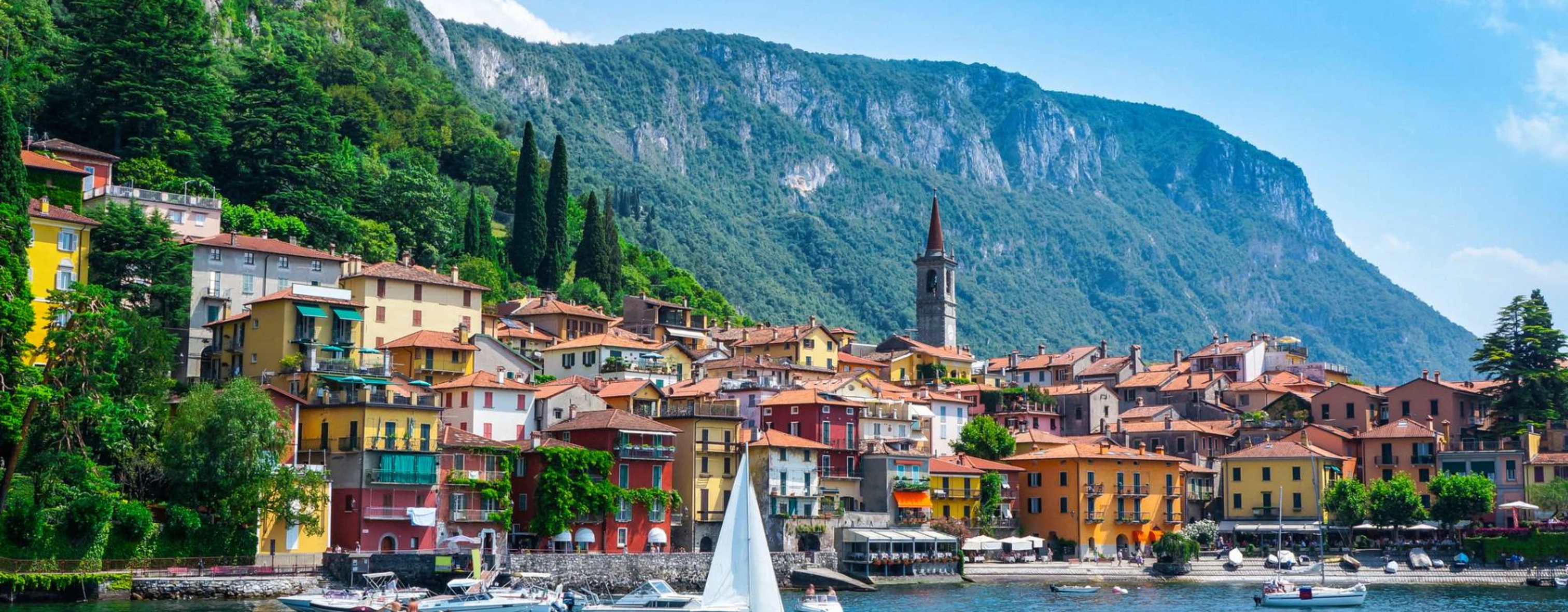 Varenna vista dalle sponde del Lago di Como