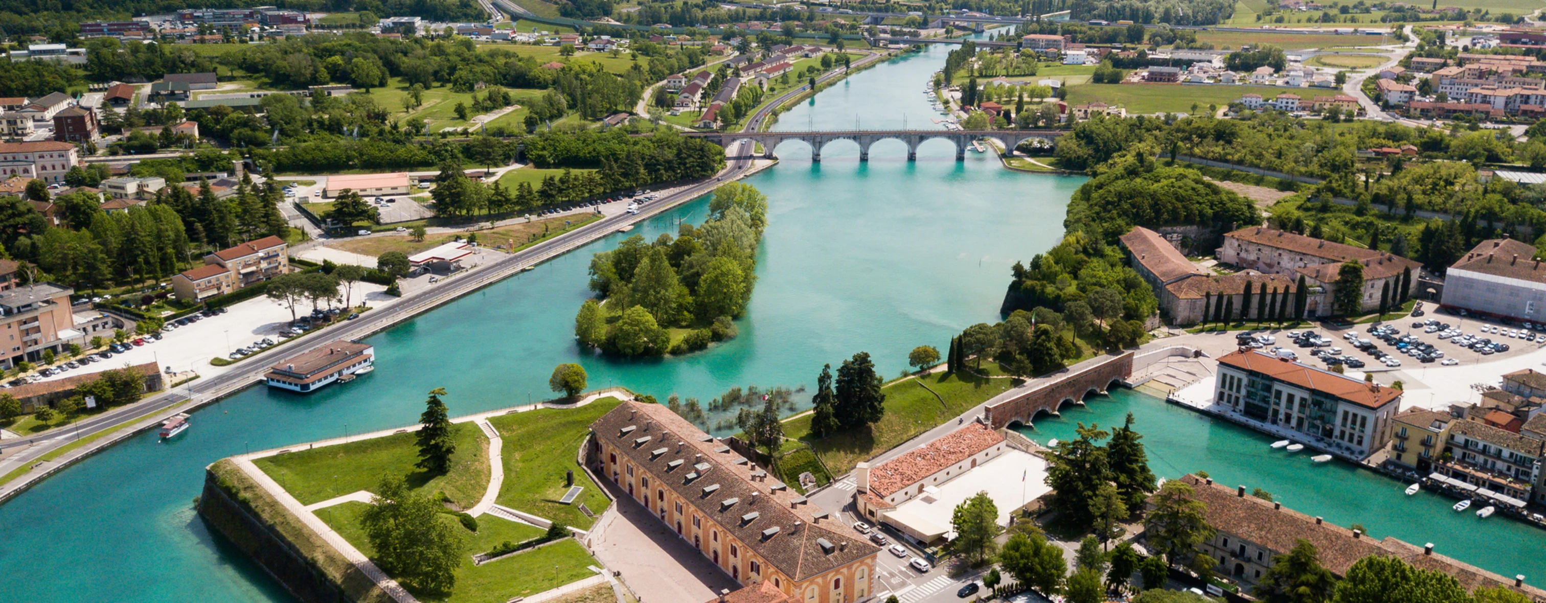 Vista dall'alto di Peschiera del Garda