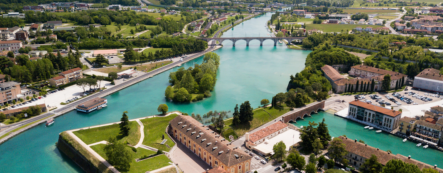 Vista dall'alto di Peschiera del Garda