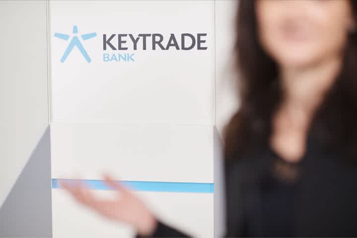 Keytrade logo in the background (large)
