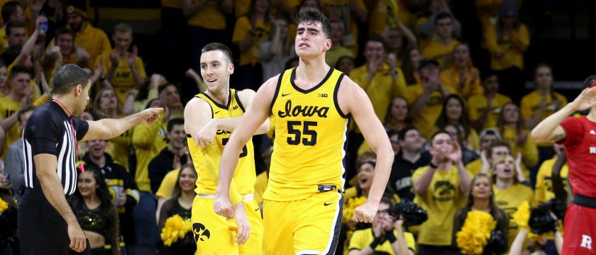 r-ncaab-iowa-luka-garza-020520.jpg