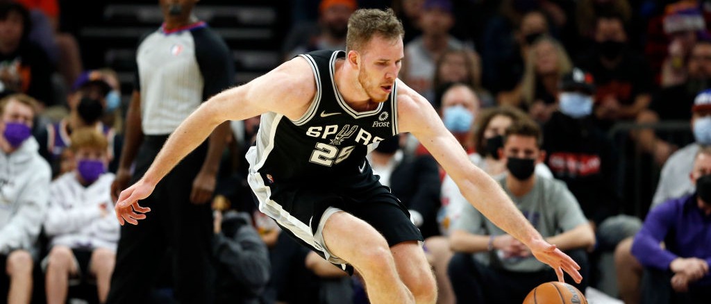 r-nba-spurs-jakob-poeltl-2021.jpg