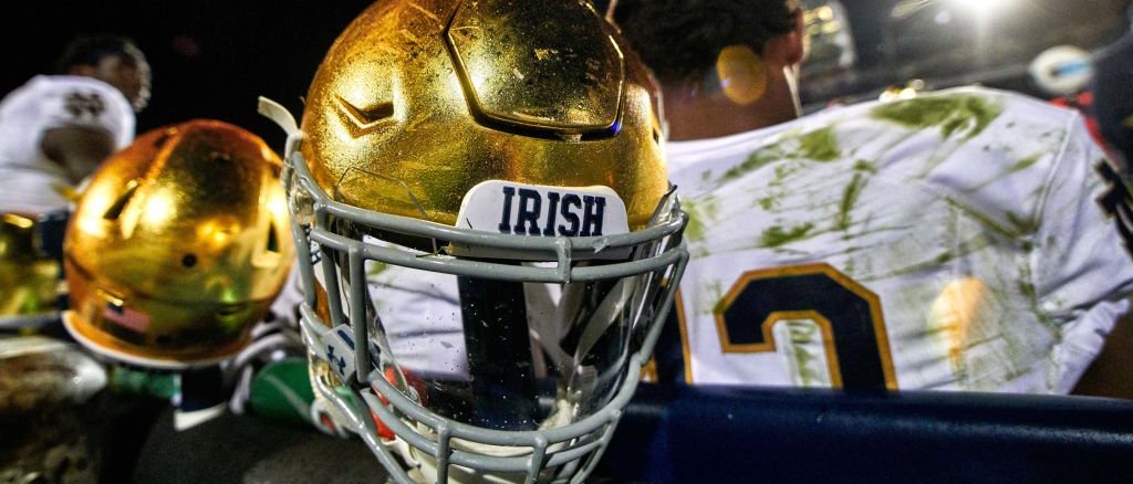 r-cfb-notre-dame-football-helmets-2021.jpg