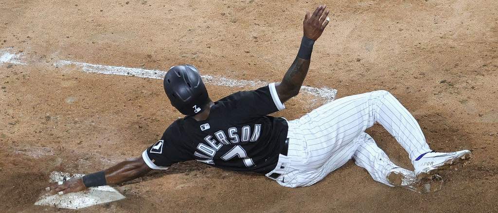 r-mlb-white-sox-tim-anderson-slide.jpg