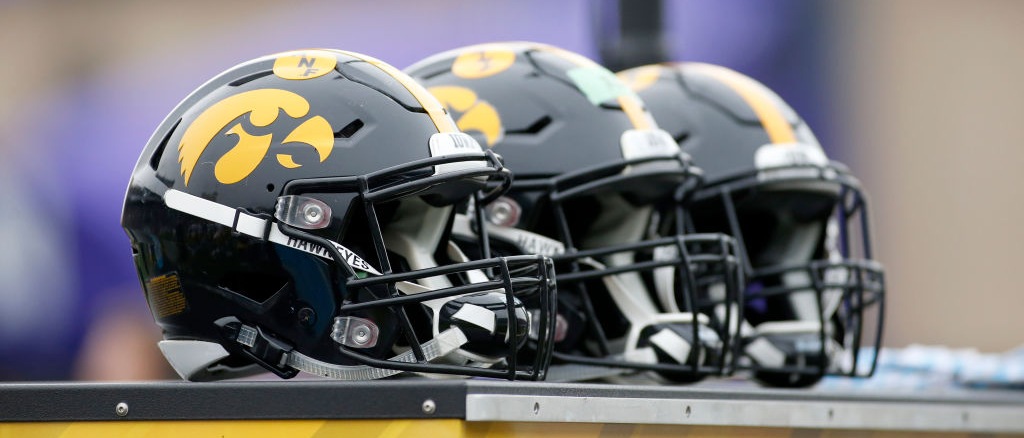 r-ncaaf-iowa-hawkeyes-helmets-2019.jpg