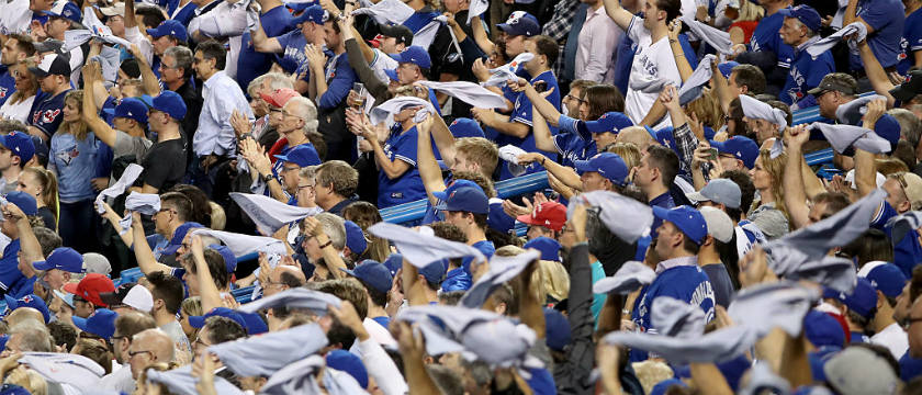 r-mlb-blue-jays-fans.jpg