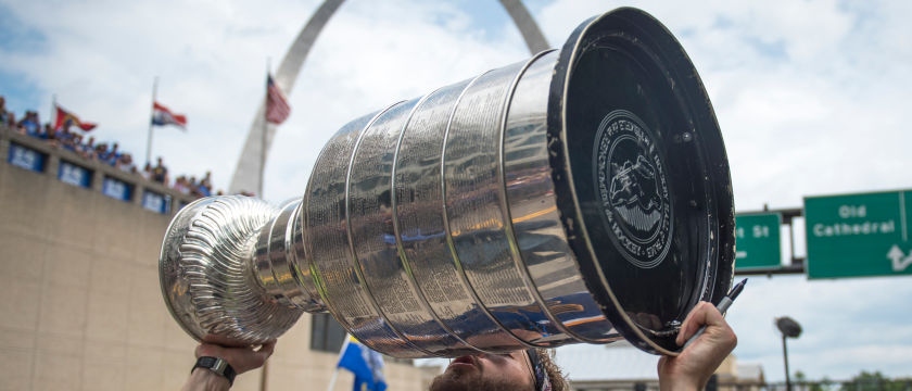 r-nhl-stanley-cup-trophy-300919.jpg