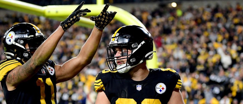 nfl-steelers-pat-freiermuth-claypool-celebration-2021.jpg