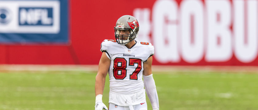 nfl-tampa-bucs-gronk-2021.jpg