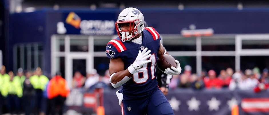 r-nfl-patriots-jonnu-smith-catch-2021.jpg