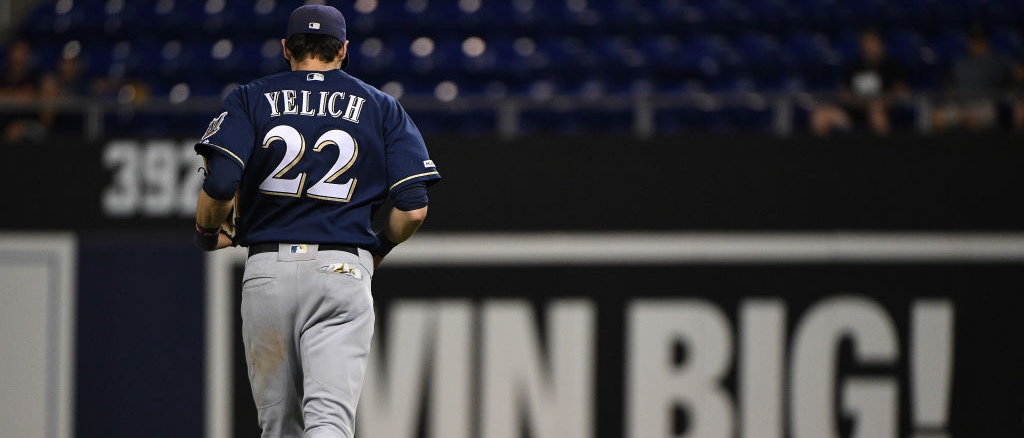 r-mlb-christian-yellich-jog-out-031120.jpg