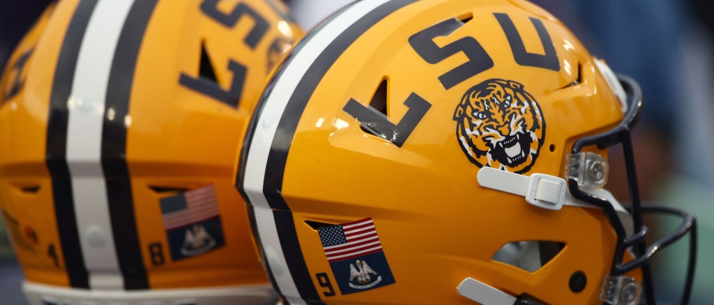 r-ncaaf-lsu-helmet-2019.jpg