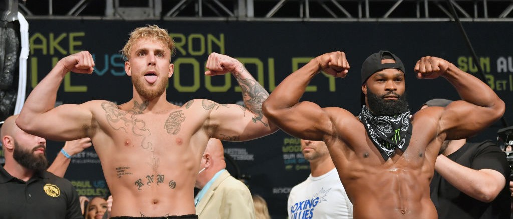 r-boxing-jake-paul-tyron-woodley-flex.jpg