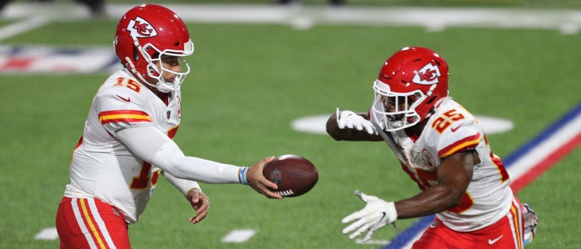 r-nfl-chiefs-mahomes-ceh-221020.jpg