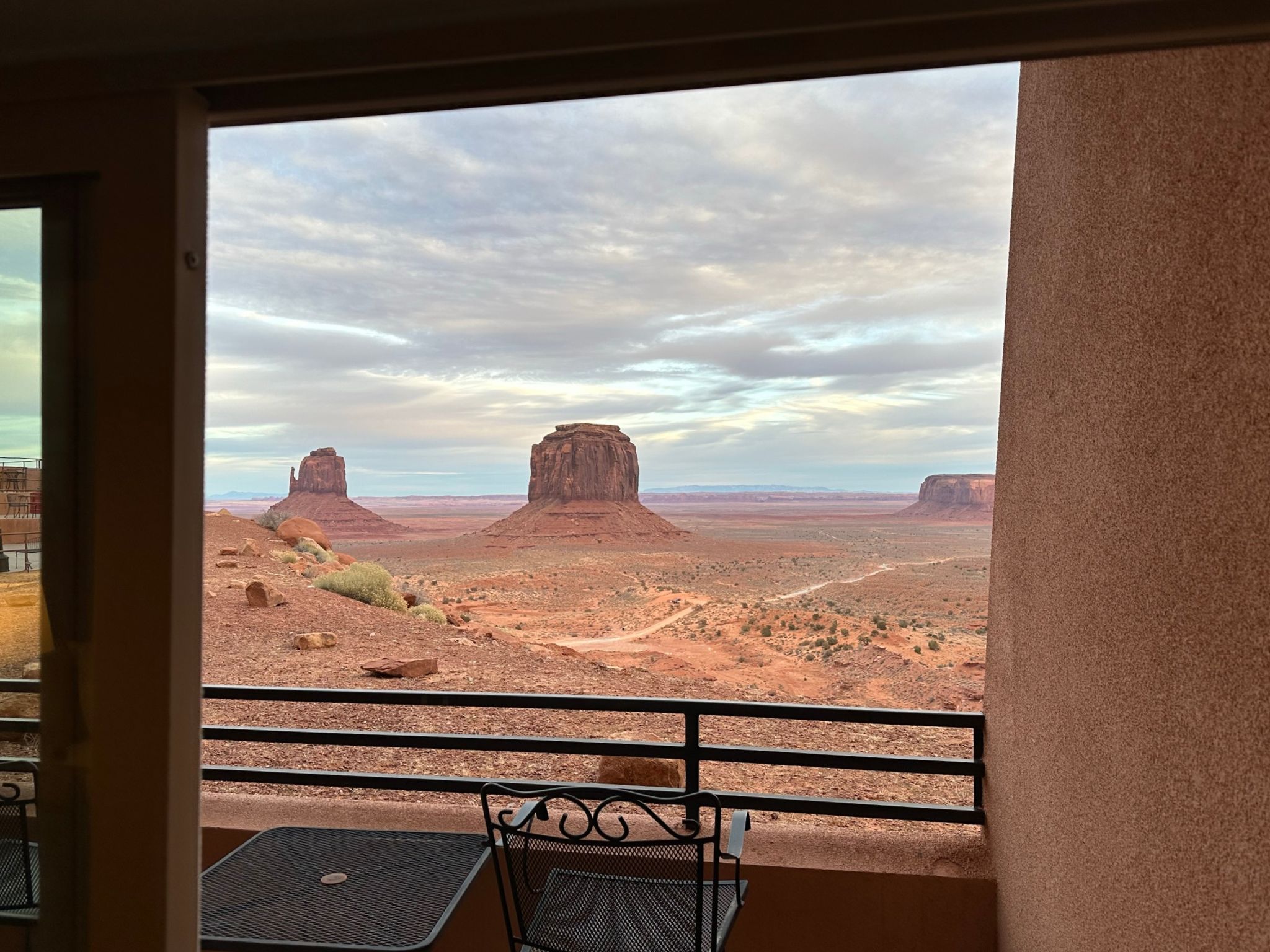 Road Trip to Monument Valley - A Wild West Wonderland