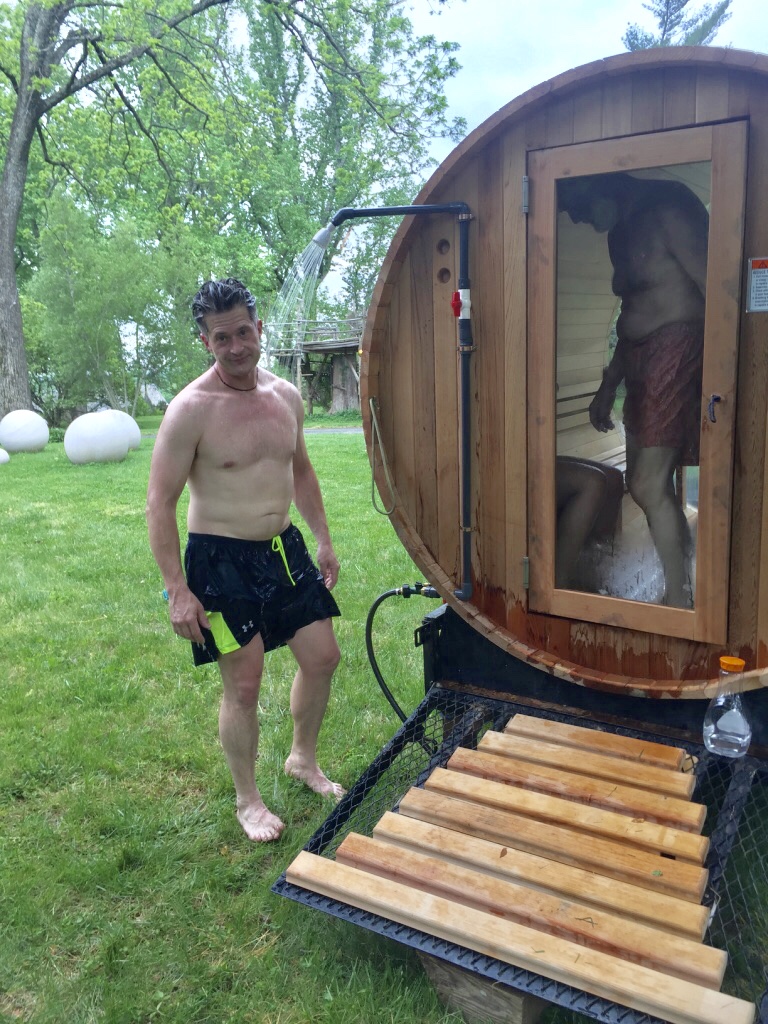 Fabian Kuttner going into the sauna